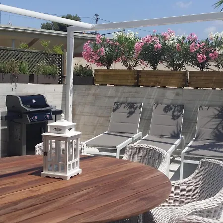Apartment Spaces Mediterranean 4 Bedroom, 4 Bathroom, Huge Terrace, Jacuzzi- Sleeps 9