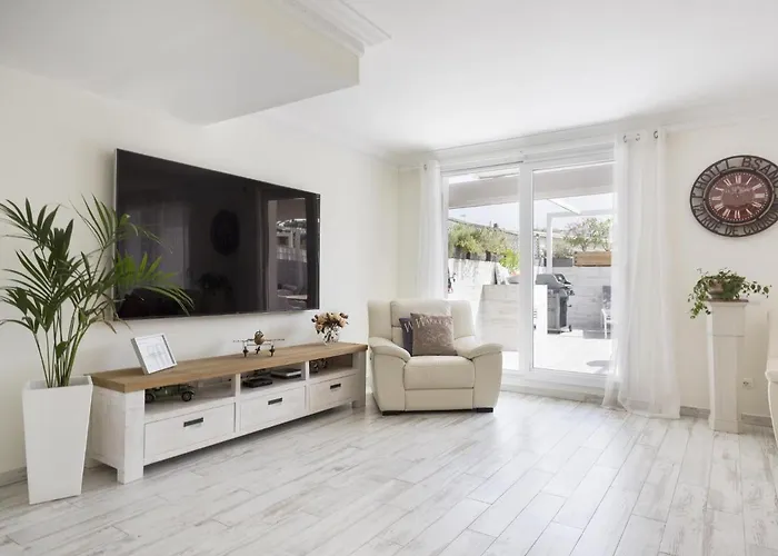 Spaces Mediterranean 4 Bedroom * シッチェス