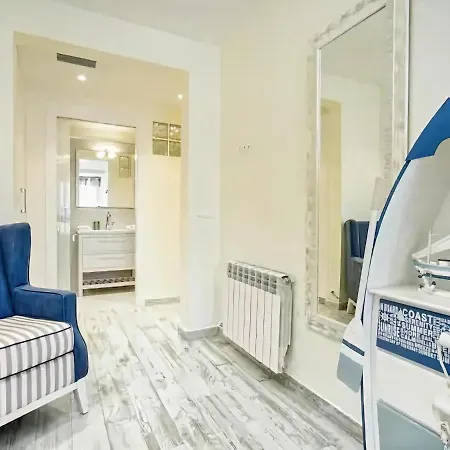 Apartment Spaces Mediterranean 4 Bedroom, 4 Bathroom, Huge Terrace, Jacuzzi- Sleeps 9