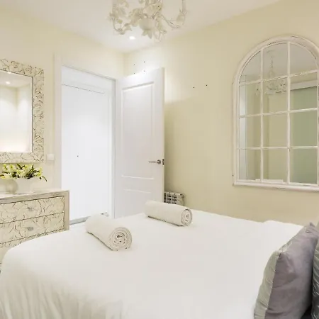 Spaces Mediterranean 4 Bedroom, 4 Bathroom, Huge Terrace, Jacuzzi- Sleeps 9 סיטגס