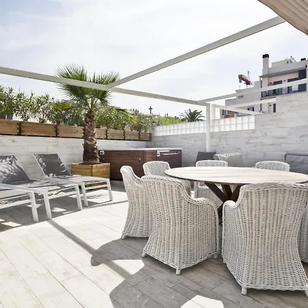Apartment Spaces Mediterranean 4 Bedroom, 4 Bathroom, Huge Terrace, Jacuzzi- Sleeps 9 *