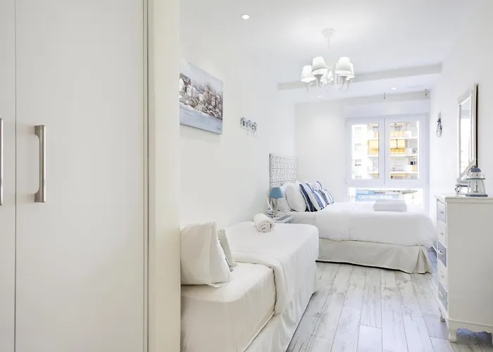 Appartement Spaces Mediterranean 4 Bedroom, 4 Bathroom, Huge Terrace, Jacuzzi- Sleeps 9 Sitges